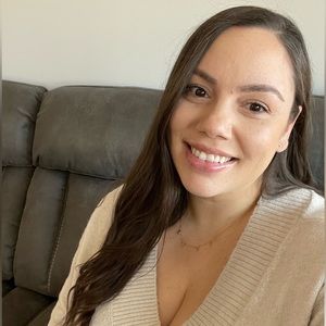 Meet your Posher, Damina